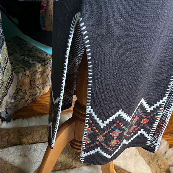 Chic Hooded Cardigan with Patterned Design - Picture 3 of 6